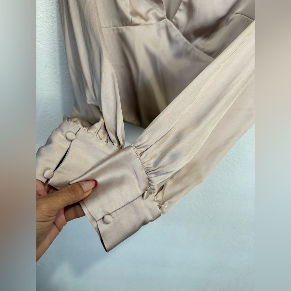 Abercrombie & Fitch Champagne Satin Crop Top Size S Long Sleeve V Neck Blouse - Picture 6 of 6